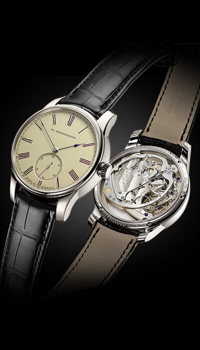 with cream-coloured<br />
dial in vintage style